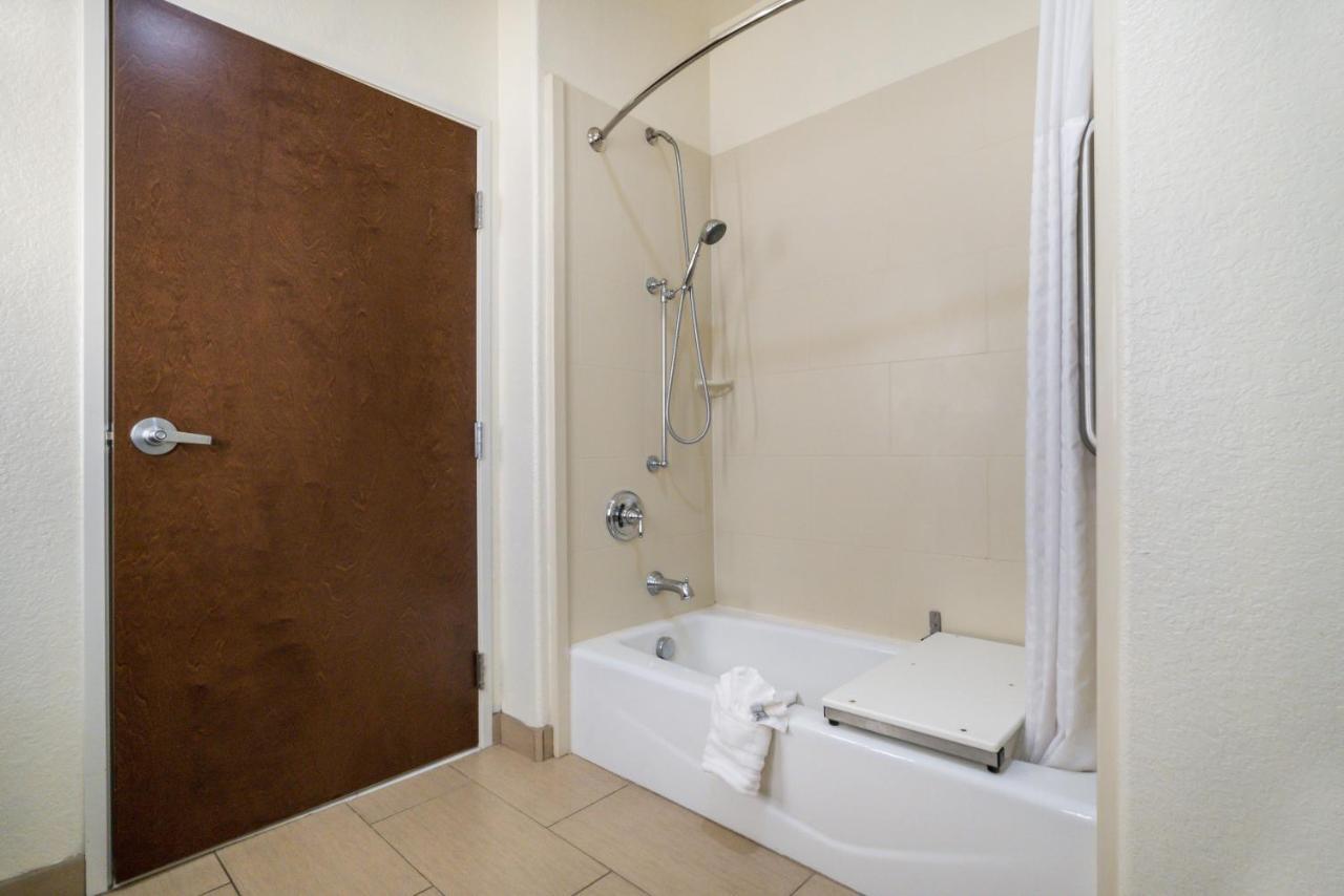 Comfort Inn & Suites Victoria North Ngoại thất bức ảnh